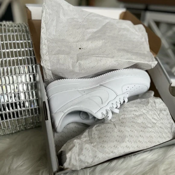 NIKE Air Force 1’s~ NIB - Picture 14 of 14